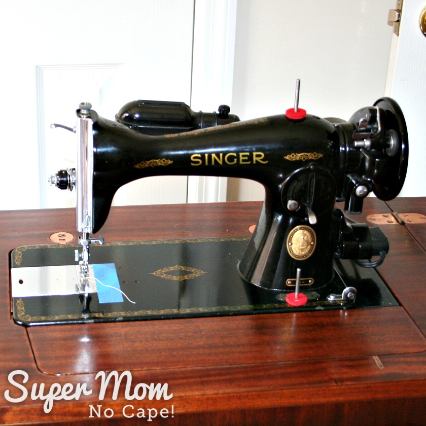 Vintage Singer Sewing Machine 15-91 in cabinet