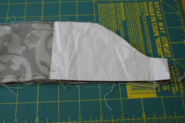 Paper pattern of end of side of cushion