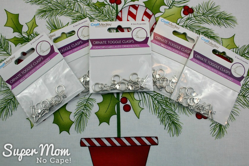 Five packages of toggle clasps